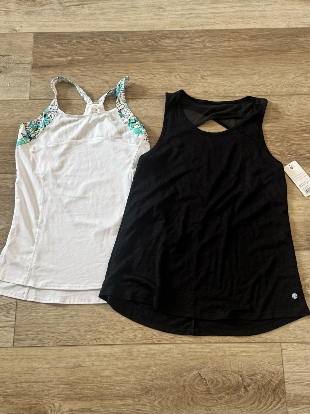 Bundle of 2 Apana Black & Bolle White Tank Tops - Activewear Yoga Tennis Golf